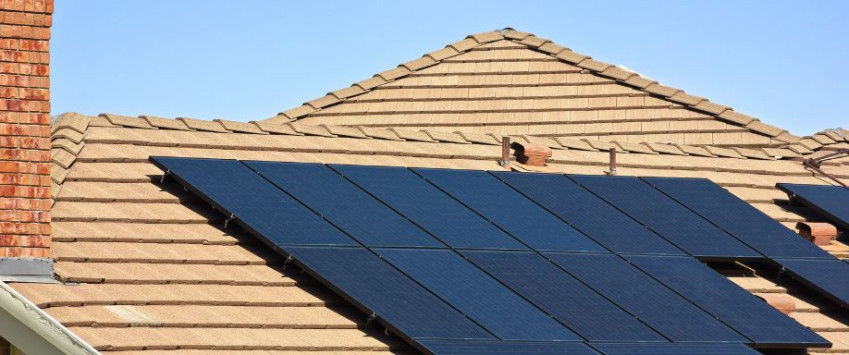 ¿Cuánto cuestan 10 paneles solares?