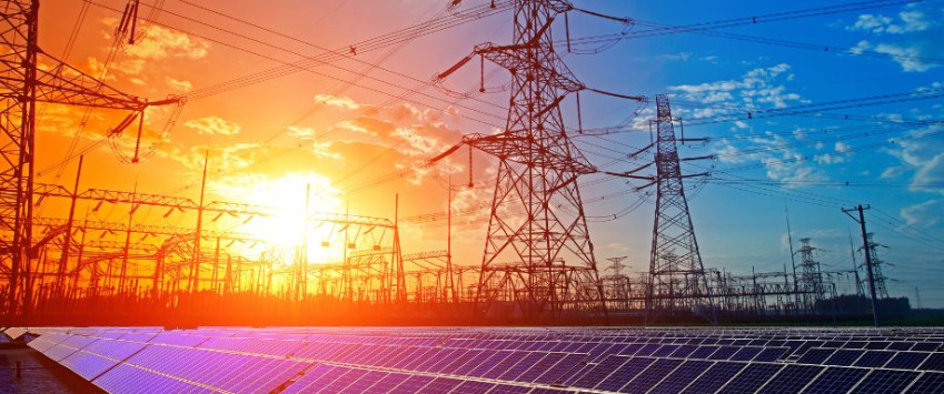 ¿Cuántos paneles solares necesito para 50 kWh al día?