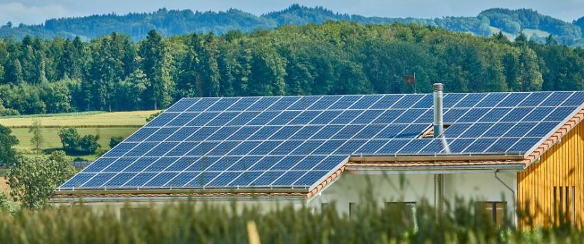 Instalación de placas solares en el campo​: ¿Es posible?