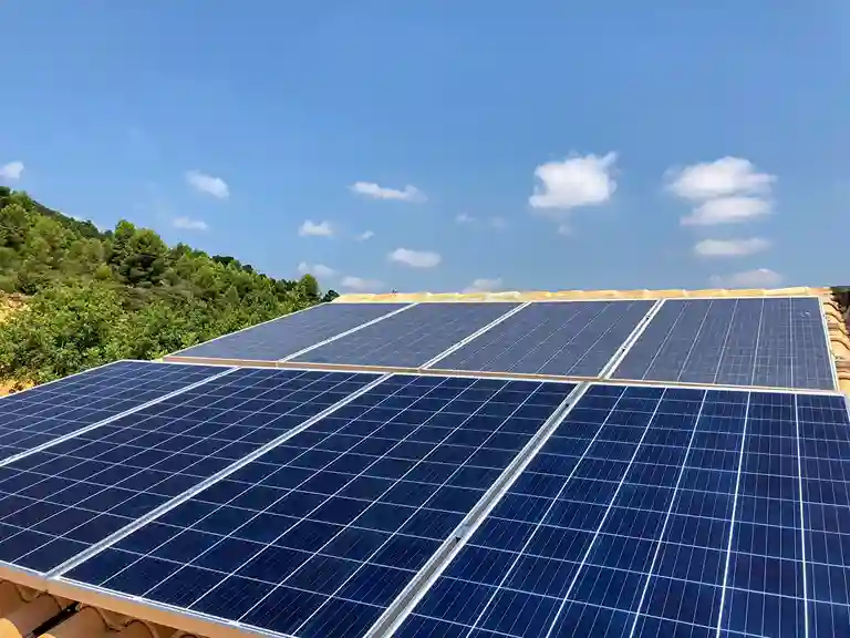 Cuántas placas solares necesito